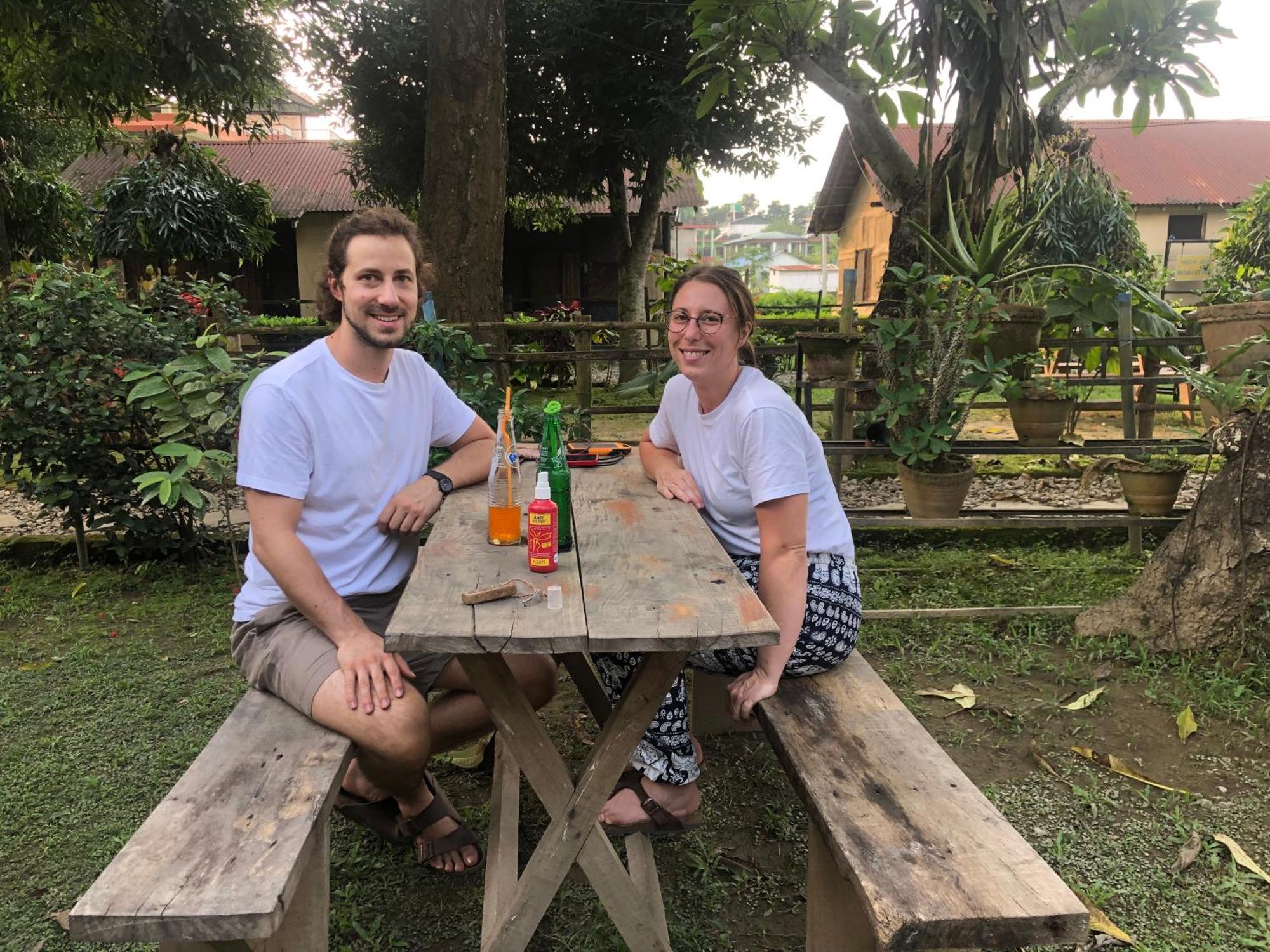 Hotel Tharu Garden And Beer Bar Chitwan Buitenkant foto