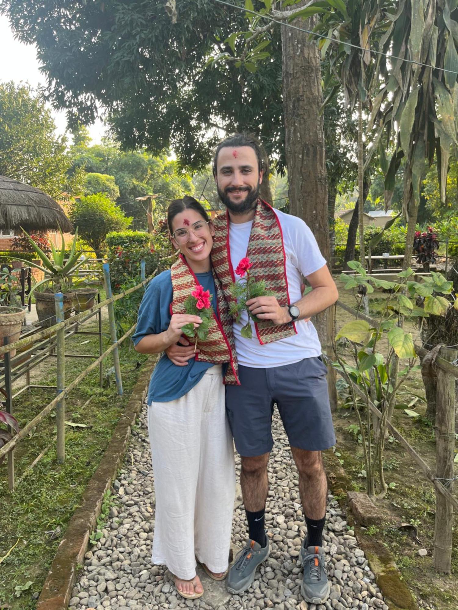 Hotel Tharu Garden And Beer Bar Chitwan Buitenkant foto